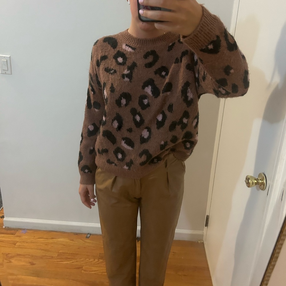 ANIMAL PRINT LIGHT WEIGHT SWEATER